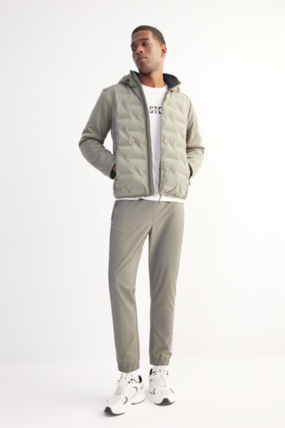 Slim Fit Dar Kesim Kapüşonlu Rüzgar Geçirmez Fermuarlı Cepli Mevsimlik Mont