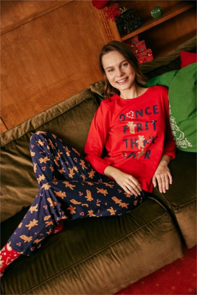 Fall in Love Christmas Themed Top Bottom 2 Piece Pajama Set