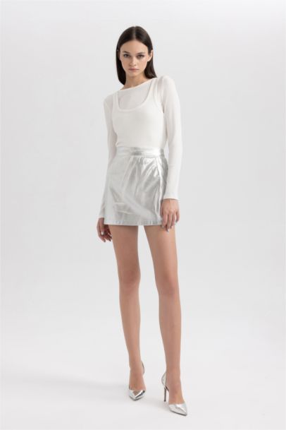 A Kesim Parlak Mini Etek