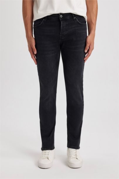 بنطلون جينز كارلو سكيني فيت بقالب ضيق وخصر عادي