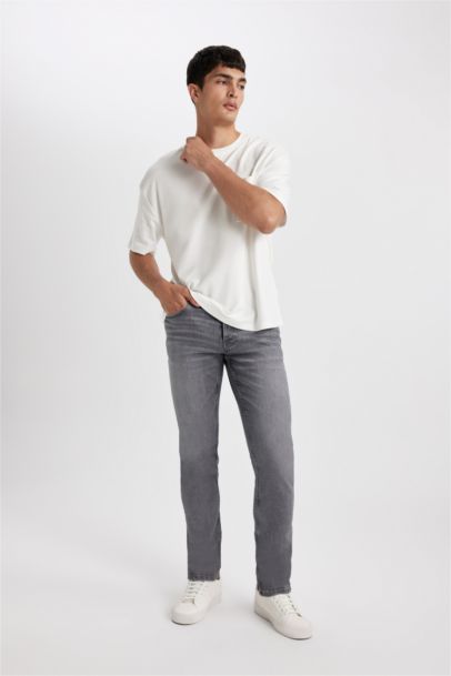 Джинсы Pedro приталенного кроя со средней талией