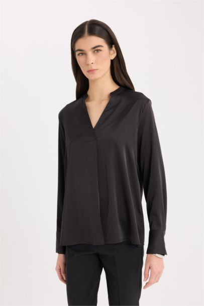 Blouse en satin à col V et manches longues