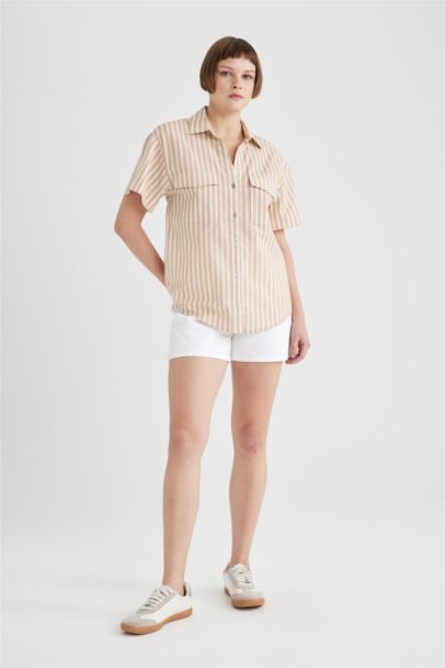 Chemise coupe régulière à Manches Courtes