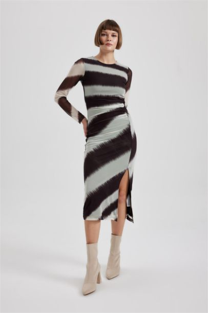 Платье миди с круглым вырезом с длинным рукавом