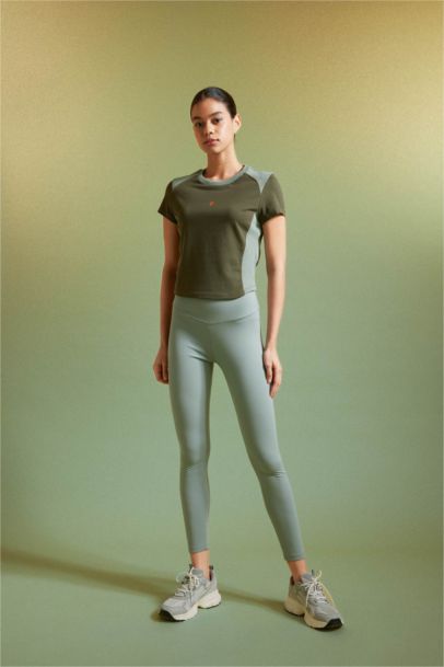 تيشيرت رياضي نص كم جيرسي قصة عادية من DeFactoFit