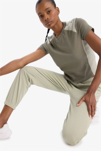 تيشيرت رياضي قصة عادية برقبة مستديرة من DeFactoFit