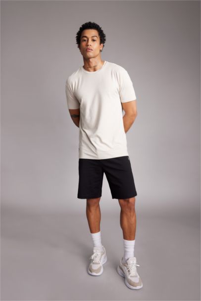 Standard Fit Crew Neck Short Sleeve T-Shirt