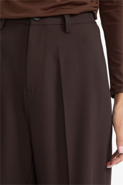 بنطرون قصة مستقيمة وخصر عالي