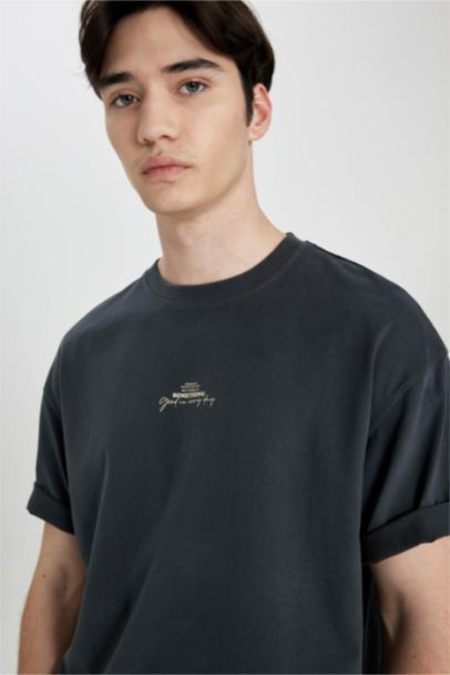 Comfort Fit Crew Neck Printed Short Sleeve T-Shirt