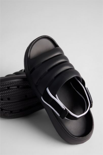 شبشب نسائي بكعب عالي