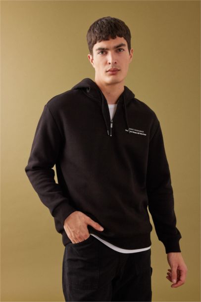 Oversize Geniş Kalıp Yarım Fermuarlı Kapüşonlu Sırt Baskılı Sweatshirt