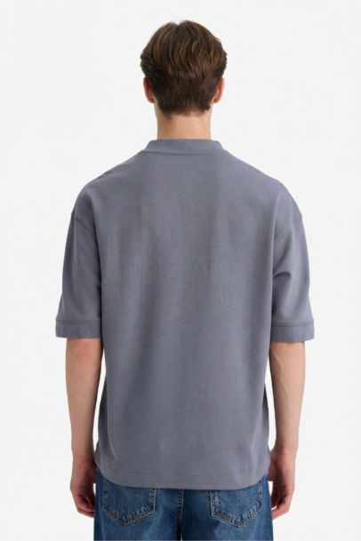 تيشيرت نص كم قصة فضفاضة قماش يسمح بمرور الهواء