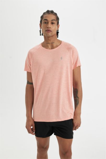 تيشيرت نص كم قصة عادية برقبة مستديرة