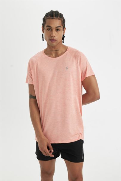 تيشيرت نص كم قصة عادية برقبة مستديرة