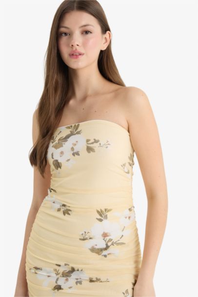 Robe mi-longue moulante fleurie sans manches