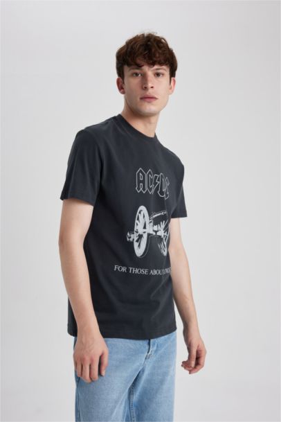 AC/DC Bisiklet Yaka Kısa Kollu Tişört