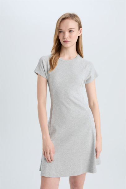 فستان قصير نص ردن مضلع بياخة مستديرة