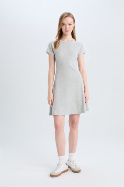 فستان قصير نص ردن مضلع بياخة مستديرة