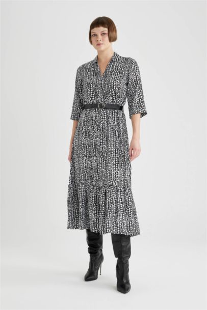 Платье миди с принтом с коротким рукавом