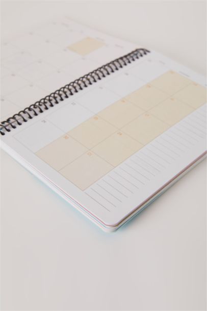 Agenda académique rayé en spirale 2023/2024