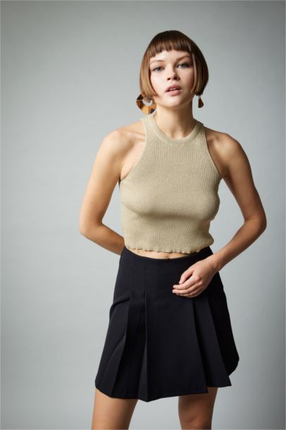 Slim Fit Halter Collar Sleeveless Tank Top