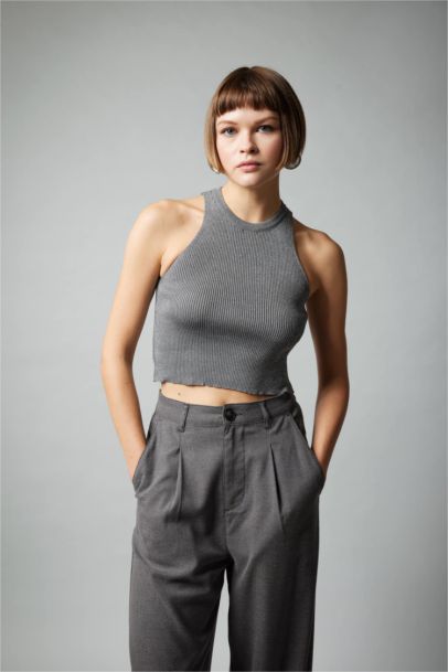 Slim Fit Halter Collar Sleeveless Tank Top