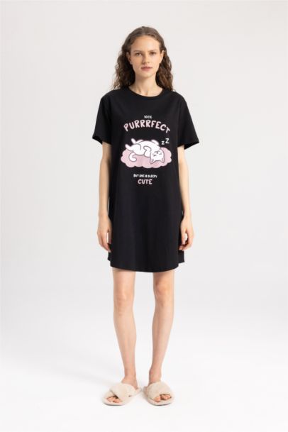 Chemise de nuit à manches courtes imprimée Fall in Love