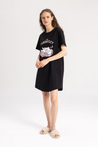 Chemise de nuit à manches courtes imprimée Fall in Love