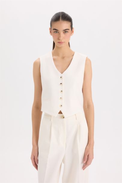 Жилет пиджак с V-образным вырезом и пуговицами