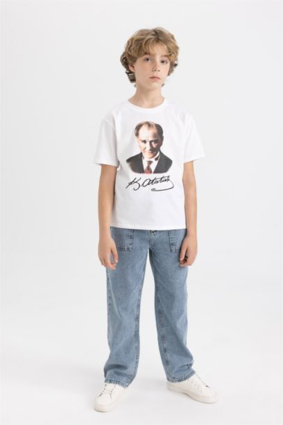 29 Ekim Cumhuriyet Bayramı Bisiklet Yaka Renk Şekil Değiştiren Atatürk Baskılı Kısa Kollu Beyaz Tişört Erkek Çocuk