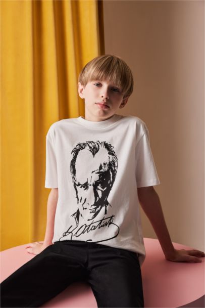 Bisiklet Yaka Atatürk Baskılı Kısa Kollu Tişört Erkek Çocuk