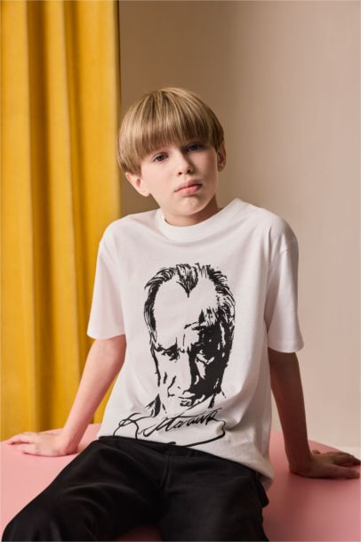 Bisiklet Yaka Atatürk Baskılı Kısa Kollu Tişört Erkek Çocuk