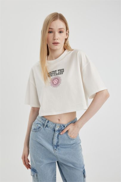 تيشيرت نص كم واسع مطبوع برقبة مستديرة