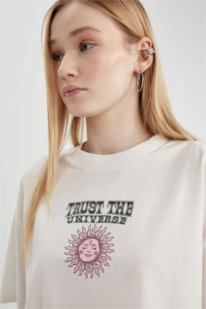 تيشيرت نص كم واسع مطبوع برقبة مستديرة