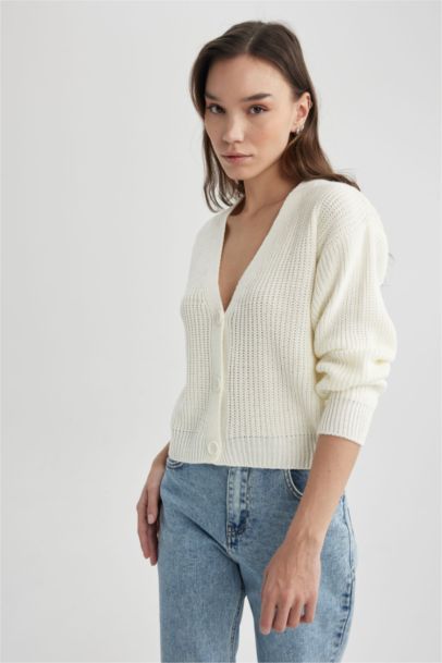 جاكيت قصة عادية بياقة V