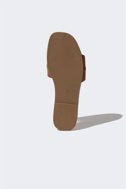 Woman Flat Sole Single Strap Faux Leather Slippers