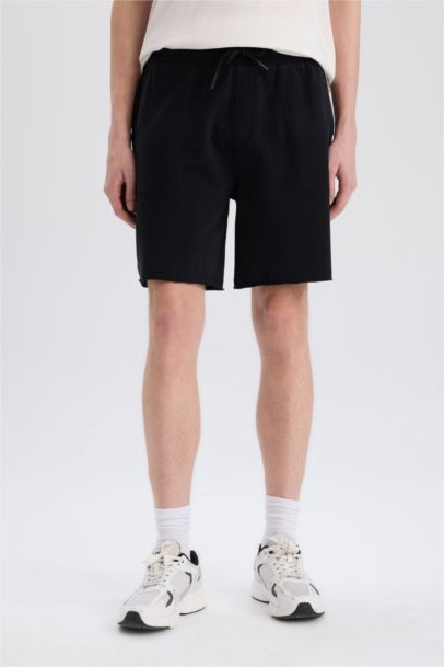 شورت سادة قطن سليم فيت بجيب ورجل عادي