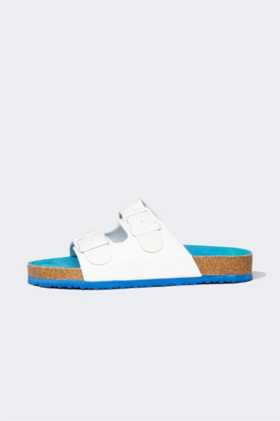 شبشب اولادي جلد صناعي بكعب مسطح أبيض