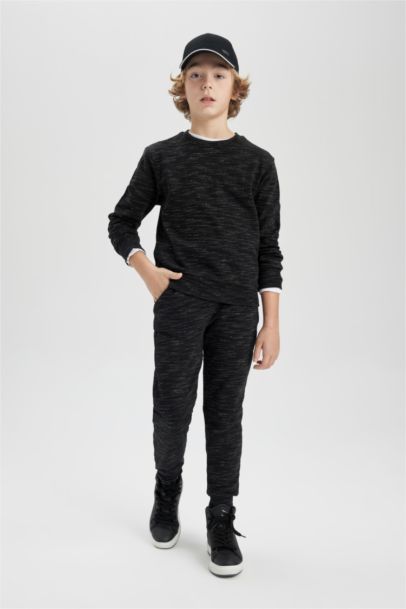 بنطلون قصة عادية أسود