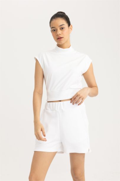 تي شيرت كروب توب نص كم بياقة عالية