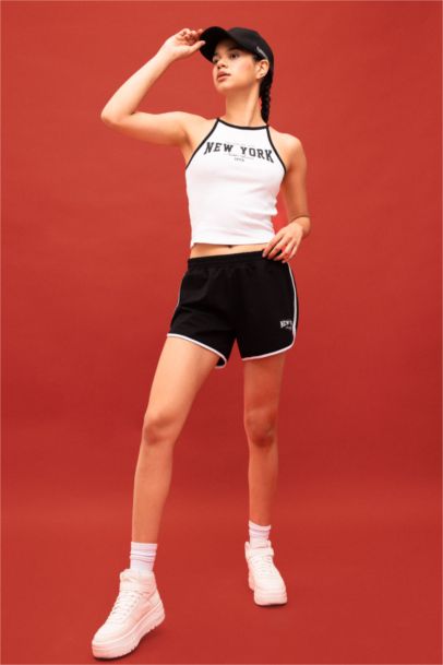 شورت قصير بطبعة شعار من DeFactoFit