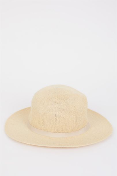 قبعة قش نسائي