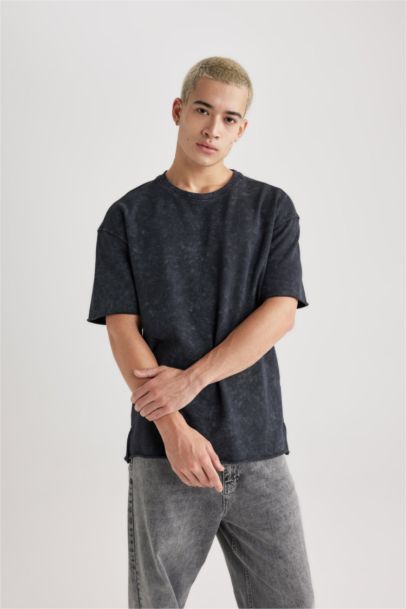 تيشيرت نص ردن قصة مريحة بياخة مستديرة وتأثير باهت