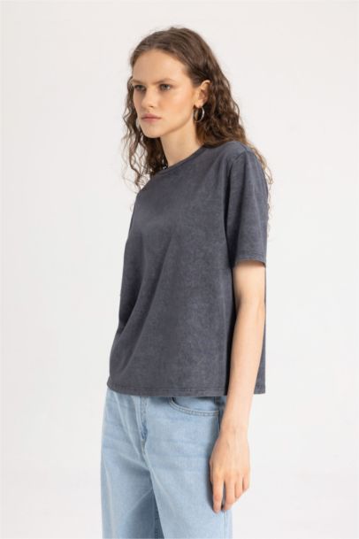 Regular Fit Crew Neck Washed Faded Effect Basic Short Sleeve T-Shirt