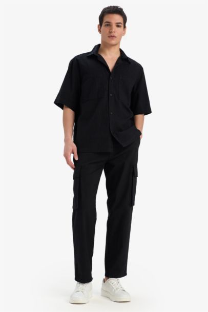 سروال واسع بمظهر كتاني بجيوب كارجو