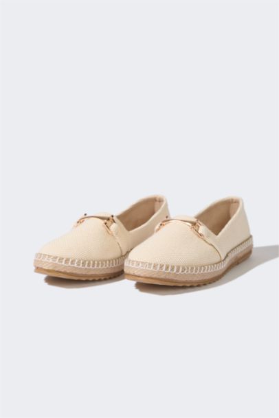 حذاء اسبادريل نسائي بكعب مسطح