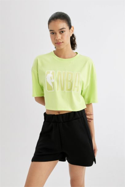 تيشيرت نص كم واسع برقبة مستديرة من NBA