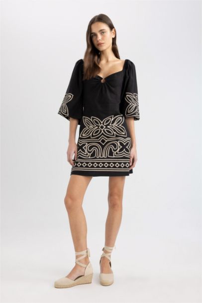 Mini Robe à demi-Manches à Col en Cœur et à Motifs