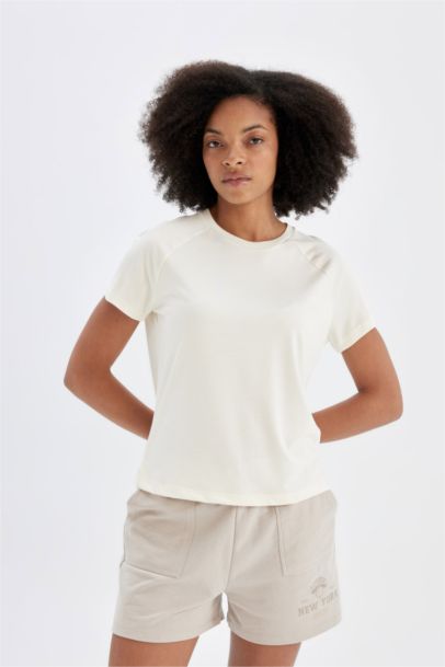 شورت قصير بجيوب من نيويورك نيكس DeFactoFit