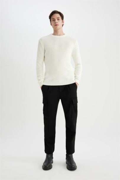 Свитер стандартного кроя с круглым вырезом